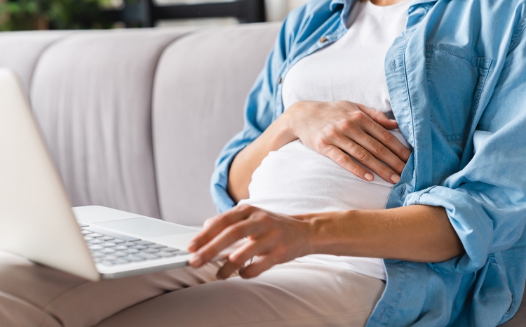 ropped,Closeup,Portrait,Of,A,Pregnant,Woman`s,Belly,With,Laptop