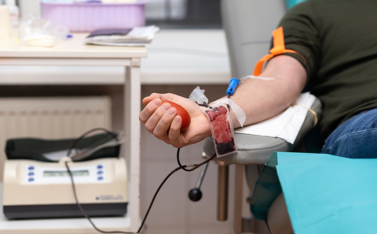 Man,Donor,In,Medical,Mask,For,Bone,Marrow,Donation,Blood